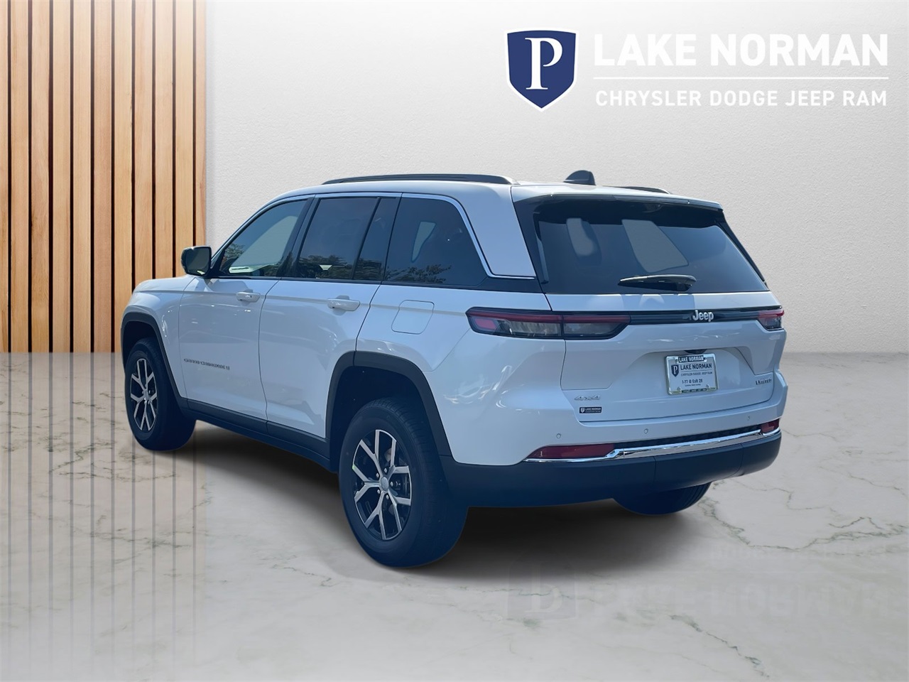 2025 Jeep Grand Cherokee Limited photo 2