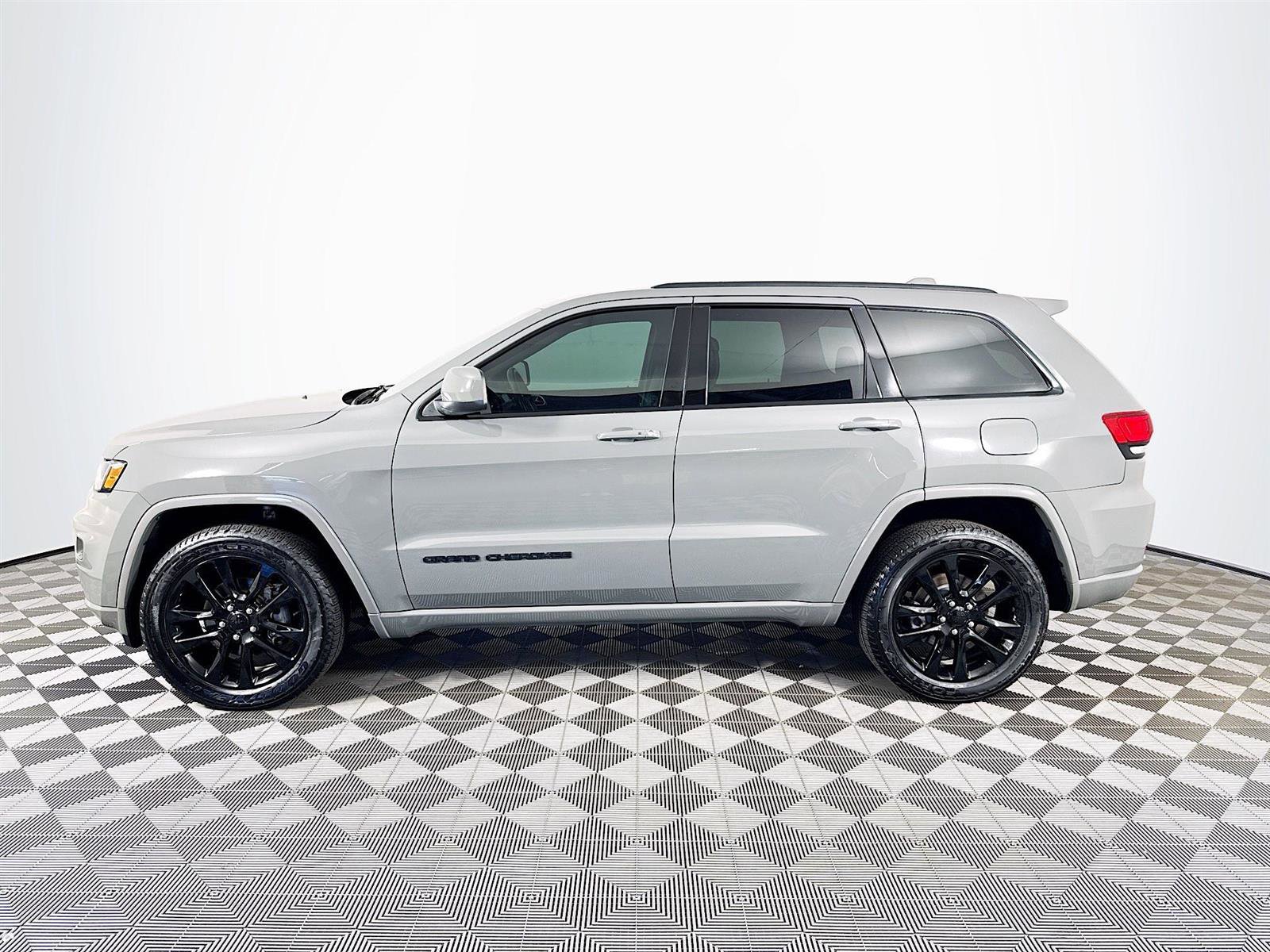 2020 Jeep Grand Cherokee Altitude photo 8
