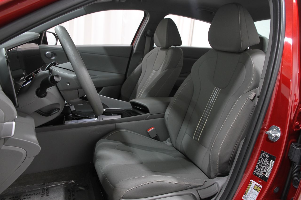 2024 Hyundai Elantra SEL photo 5