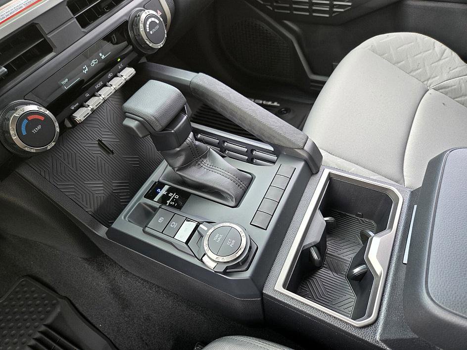 2025 Toyota Tacoma SR5 photo 22