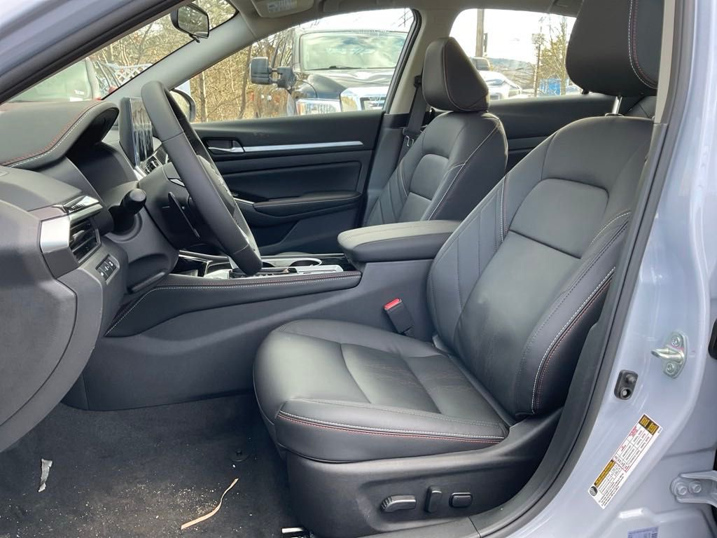 2025 Nissan Altima 2.5 SR photo 11