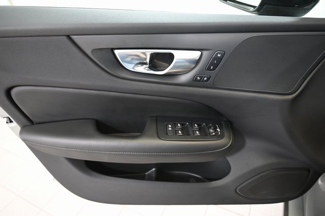 2024 Volvo S60 B5 Plus photo 18