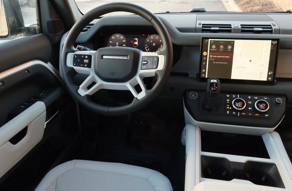 2025 Land Rover Defender 110 S photo 11