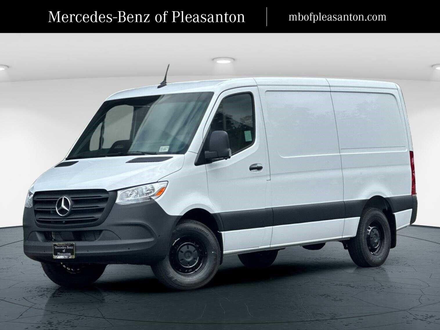 2026 Mercedes-Benz Sprinter Cargo Van Base's photo
