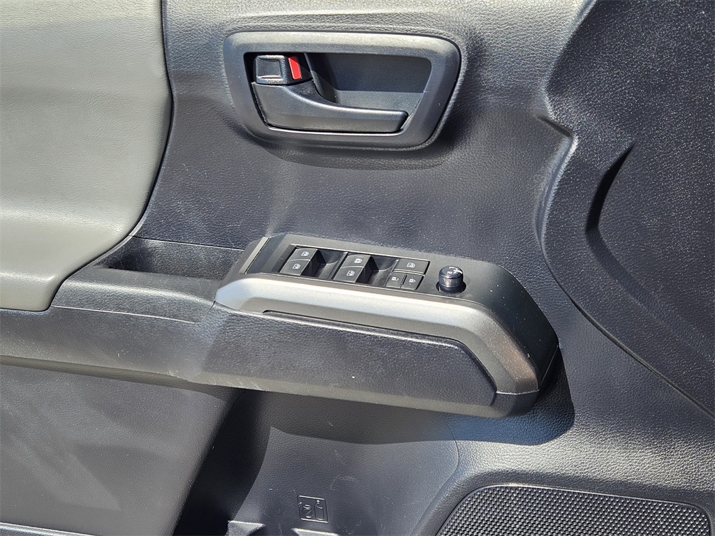 2020 Toyota Tacoma SR5 photo 18