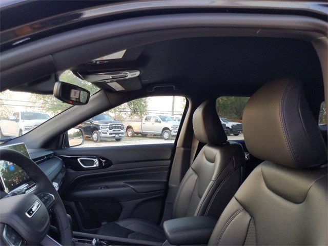 2026 Jeep Compass Latitude Altitude photo 14