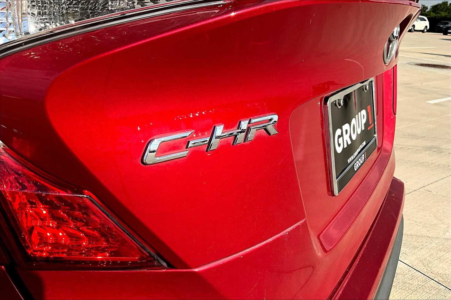 2020 Toyota C-HR LE photo 28