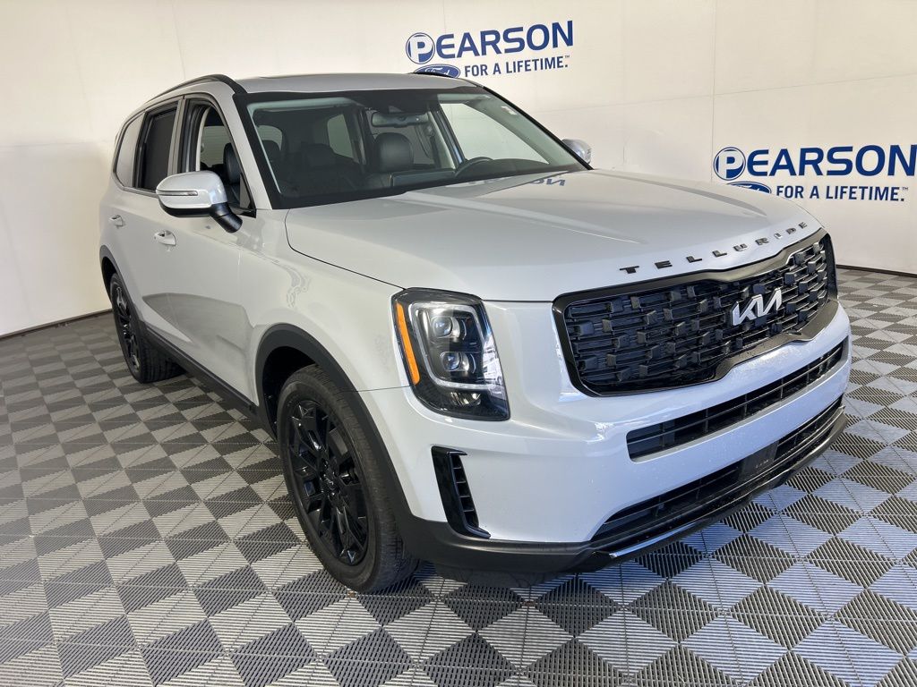 2022 Kia Telluride EX photo 3