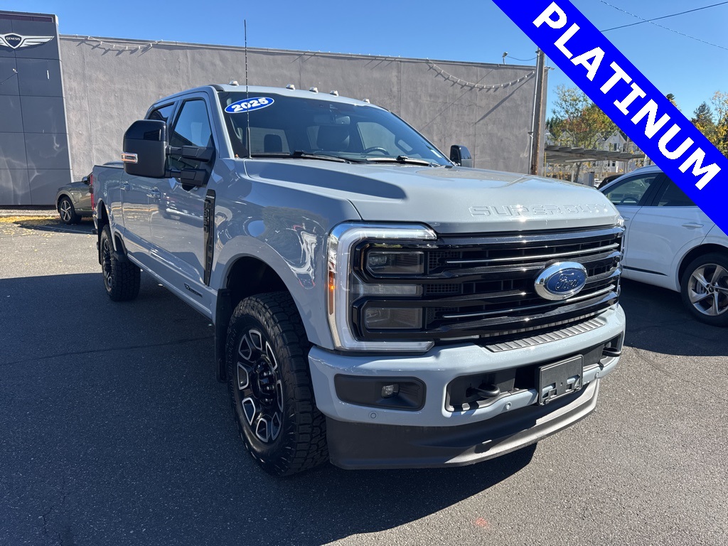 2025 Ford F-350 Super Duty Platinum's photo