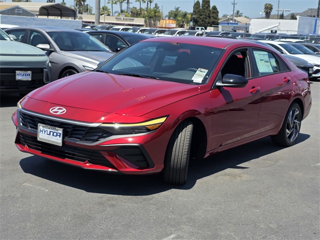 2025 Hyundai Elantra SEL Sport photo 3