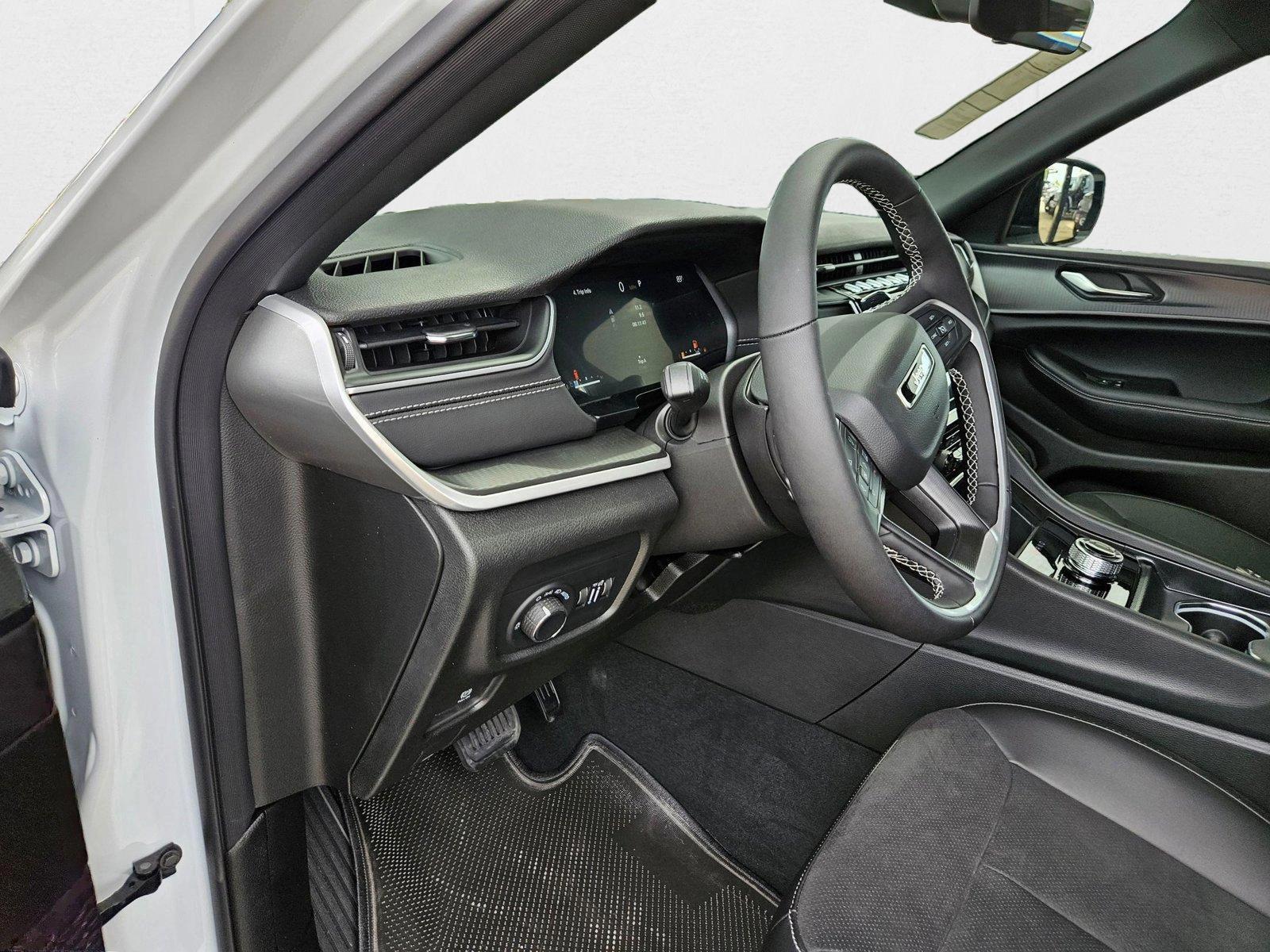 2025 Jeep Grand Cherokee Altitude X photo 3