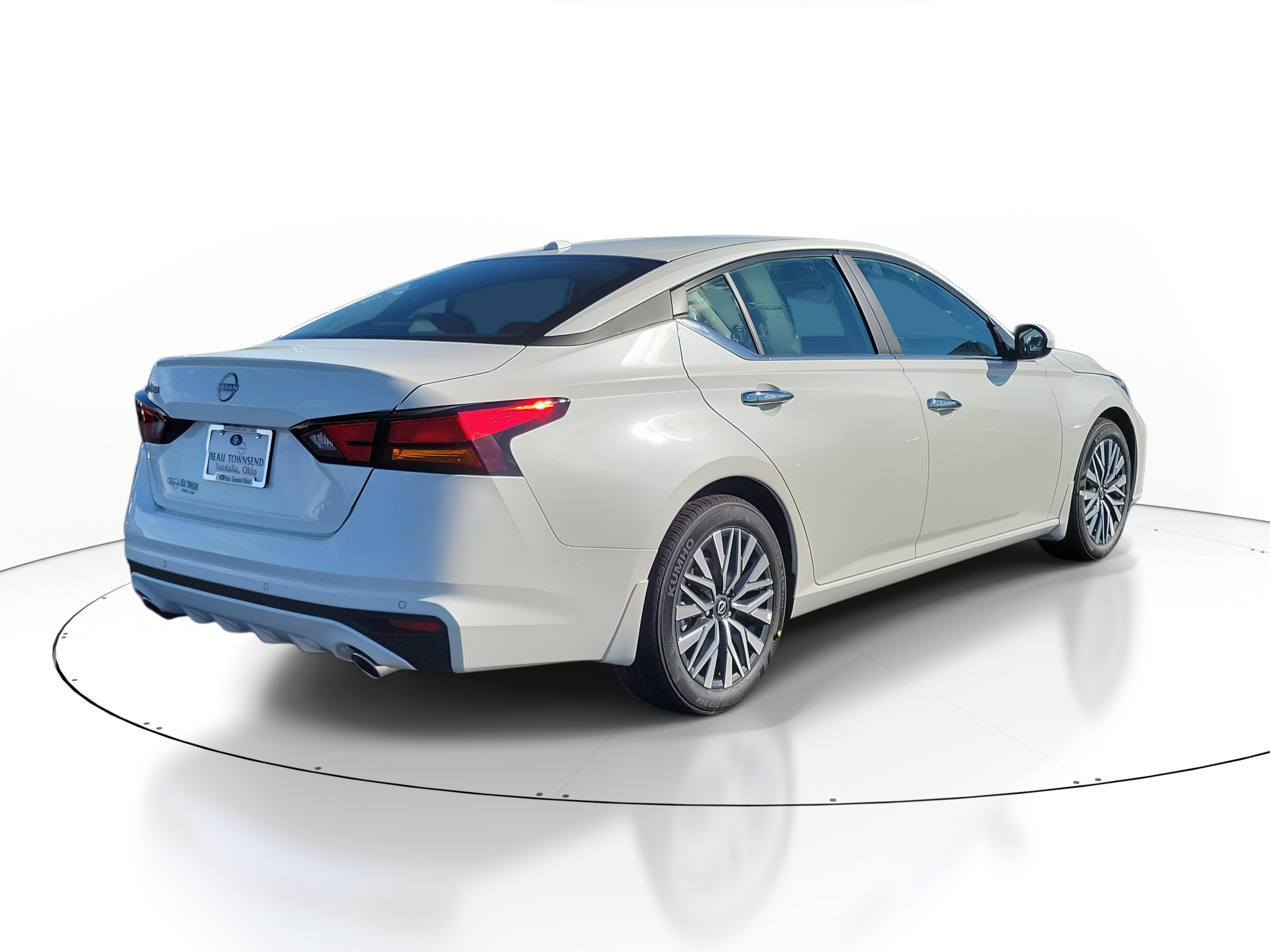 2025 Nissan Altima SV photo 4