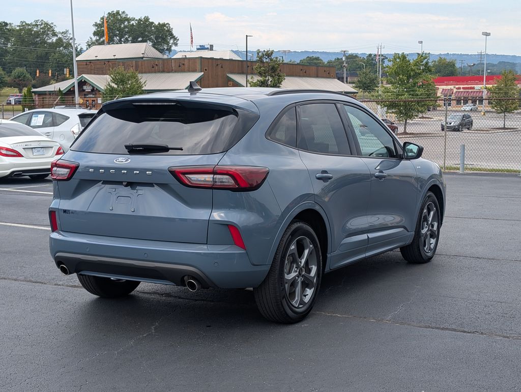 2023 Ford Escape ST-Line photo 4