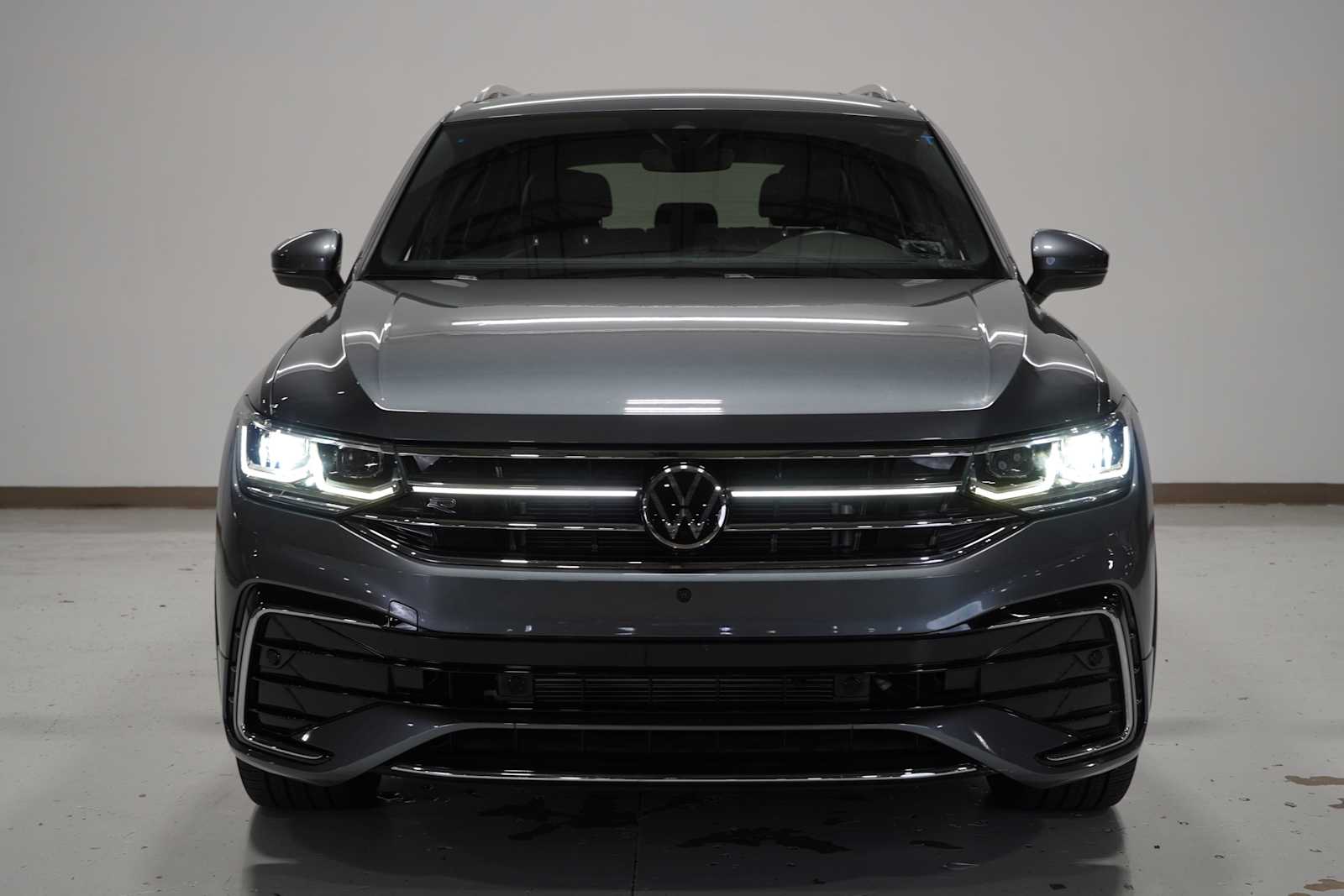 2022 Volkswagen Tiguan SEL Premium R-Line photo 2
