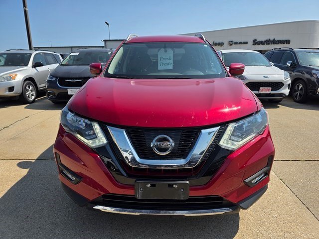 2017 Nissan Rogue SV photo 2
