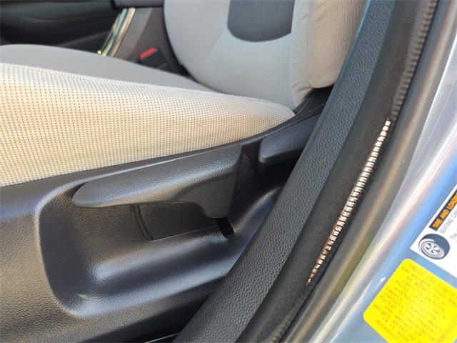 2020 Toyota Corolla LE photo 16