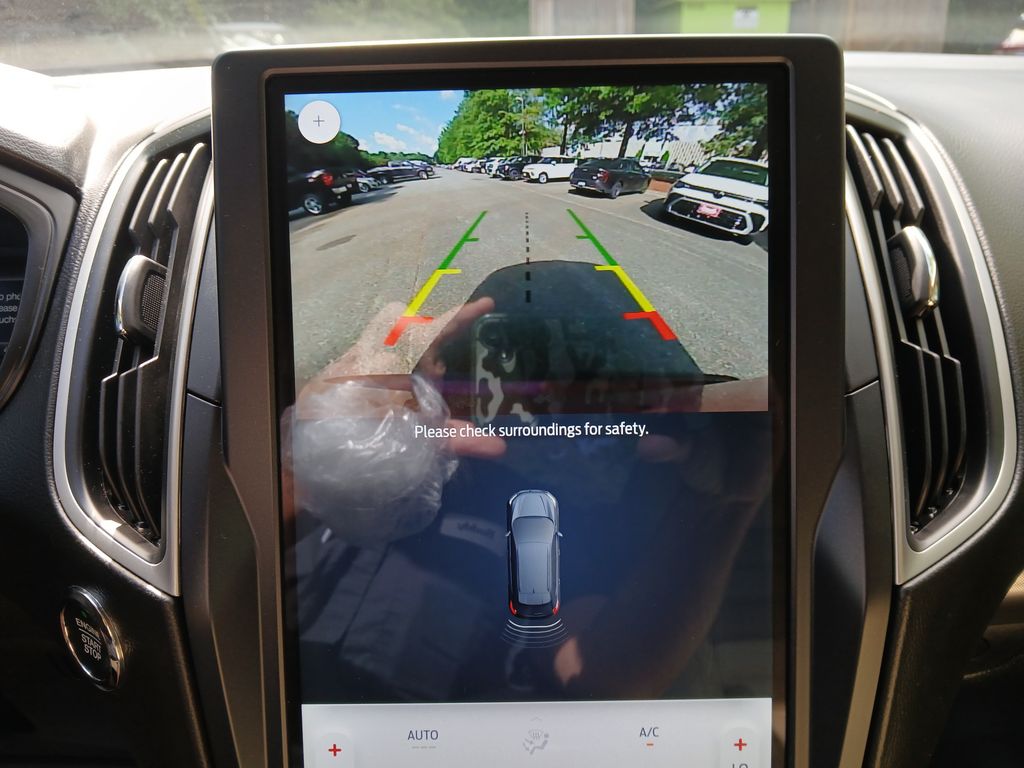 2022 Ford Edge SEL photo 17