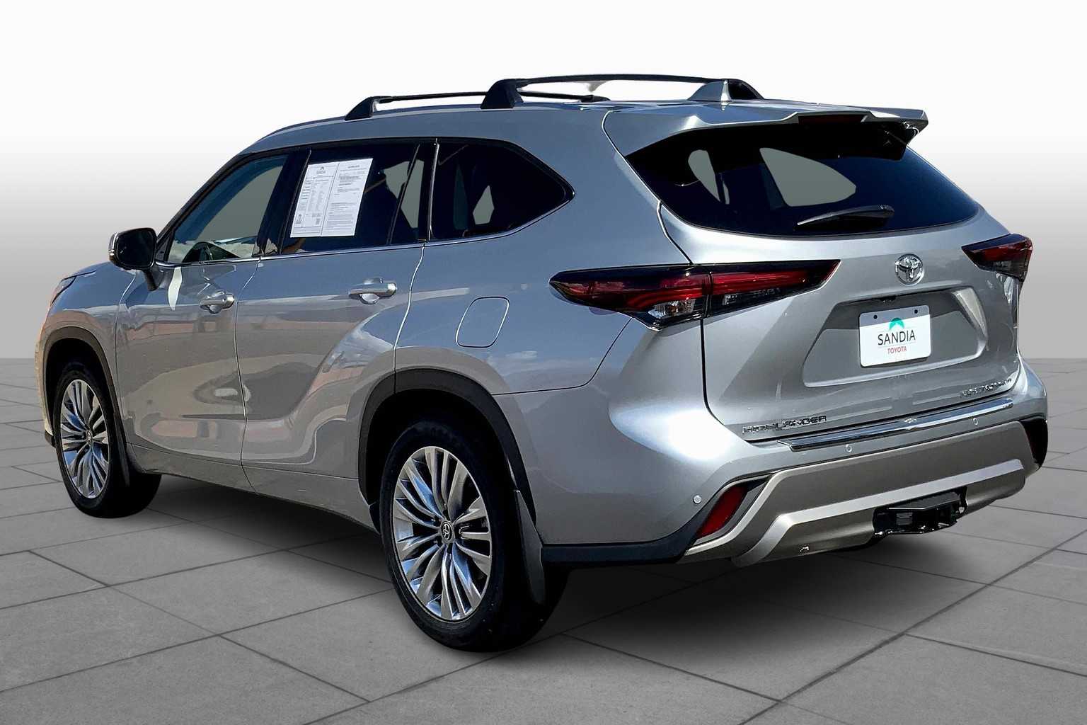 2025 Toyota Highlander Platinum photo 10