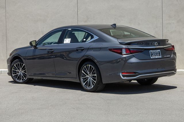 2025 Lexus ES 300h photo 3
