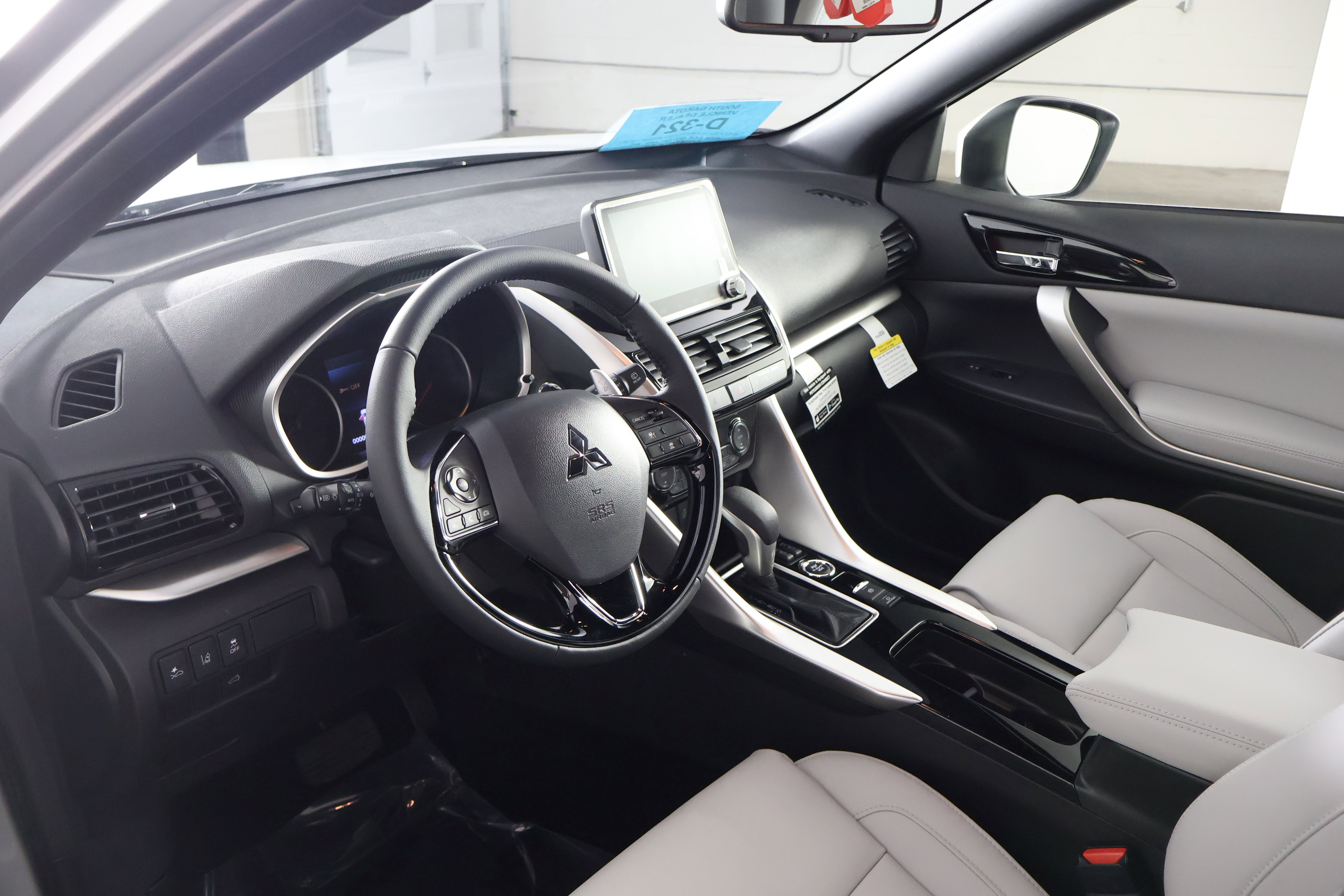 2025 Mitsubishi Eclipse Cross SEL photo 2