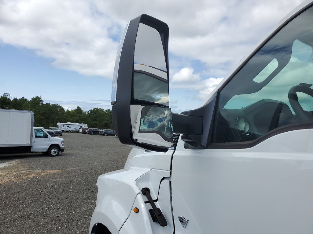 2025 Ford F-750 photo 3