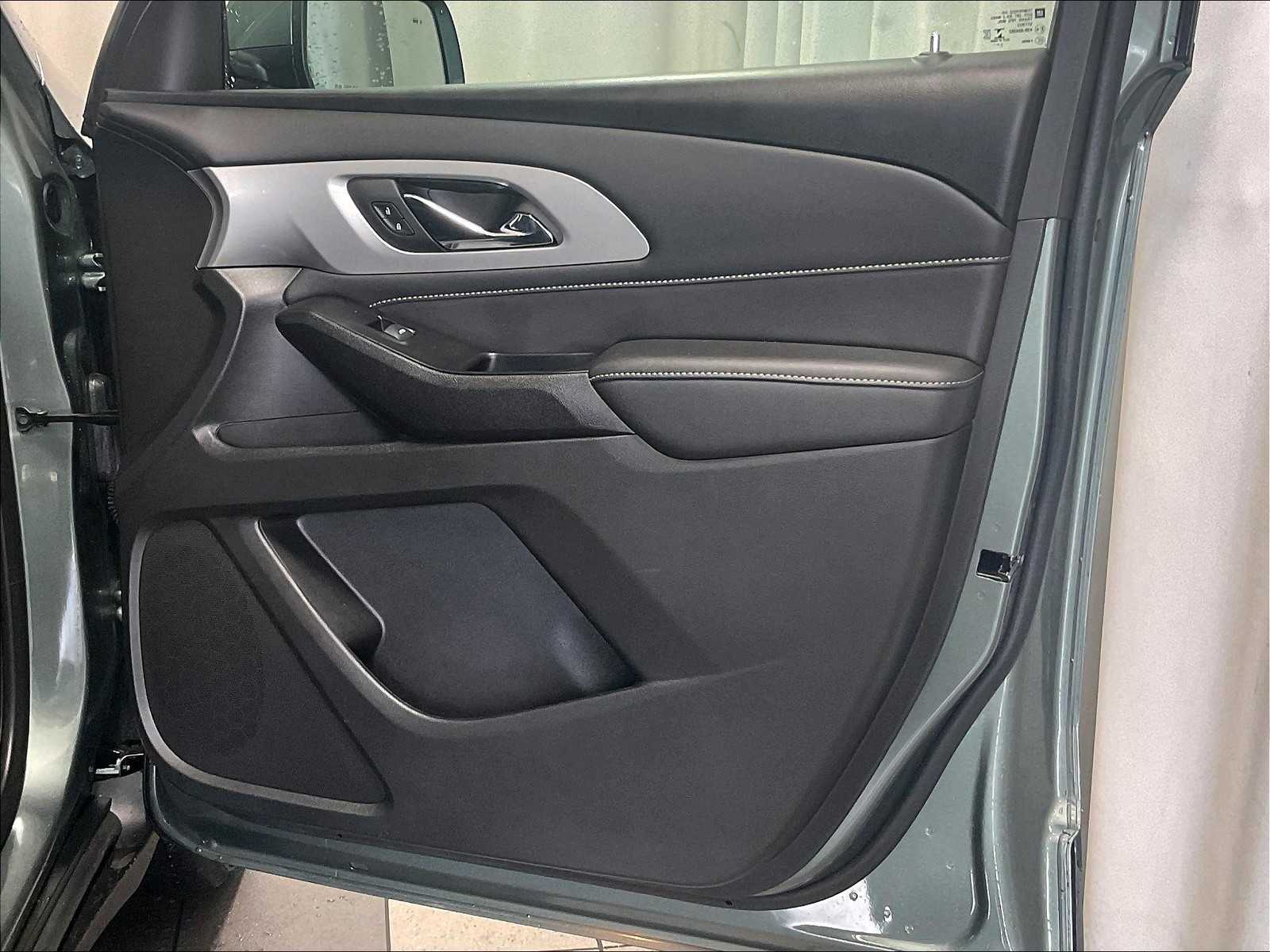 2023 Chevrolet Traverse Leather photo 12