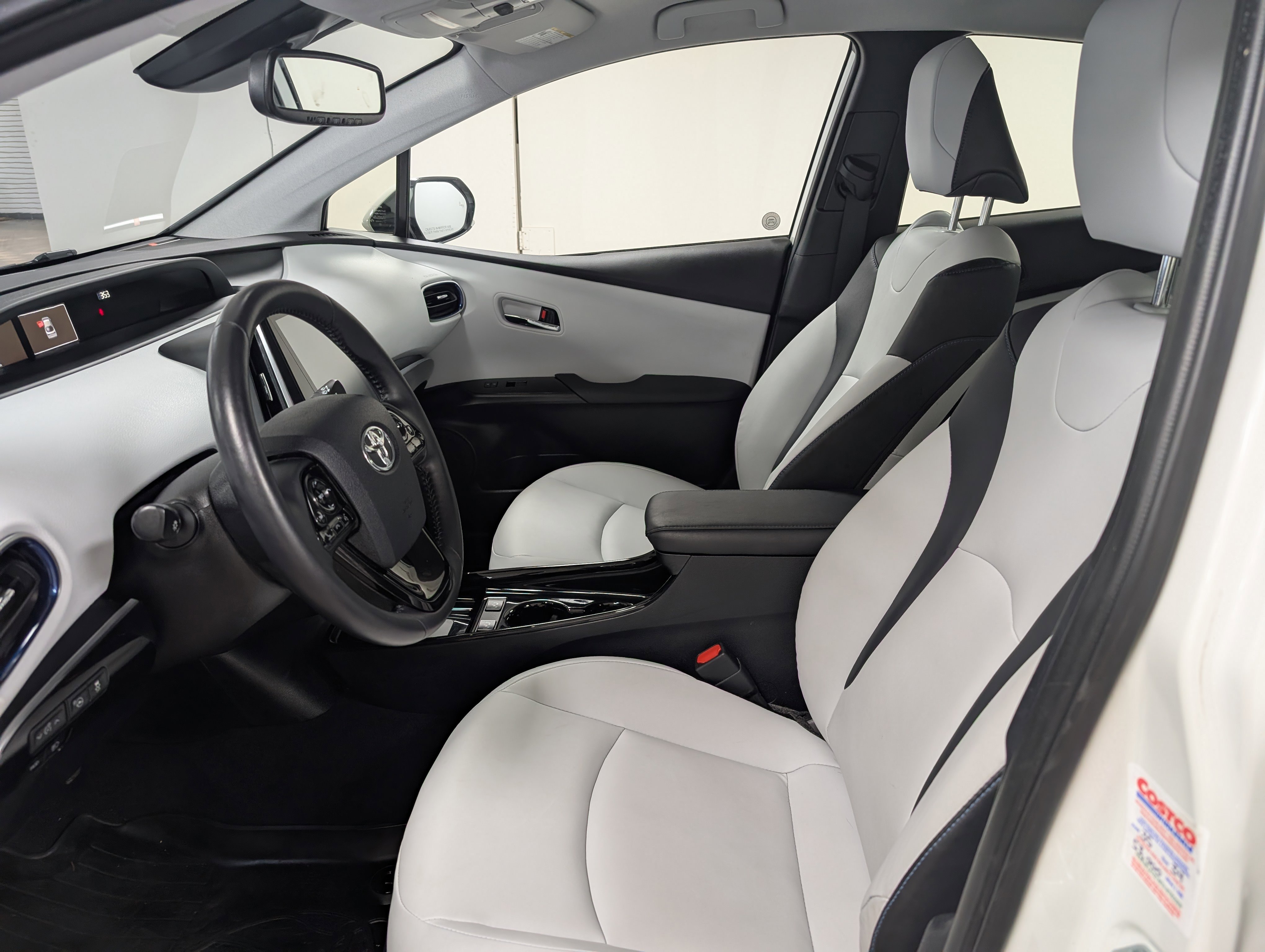 2020 Toyota Prius Limited photo 3