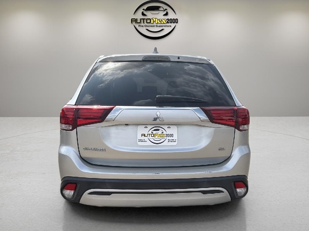 2020 Mitsubishi Outlander SE photo 4