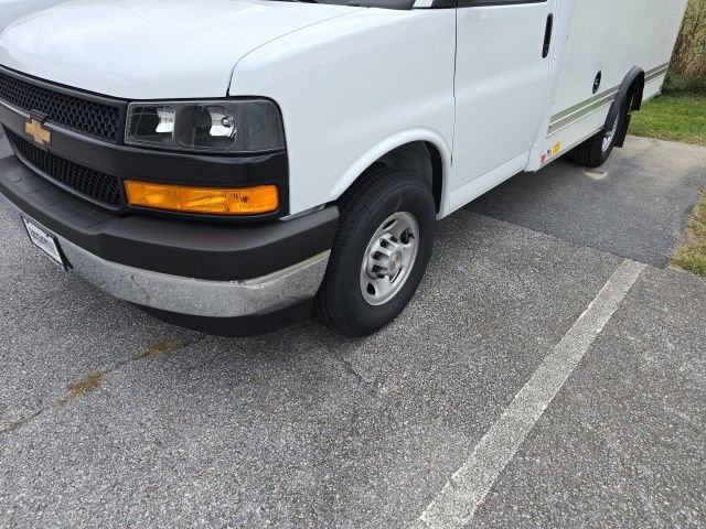 2024 Chevrolet Express 3500 Work Van photo 4