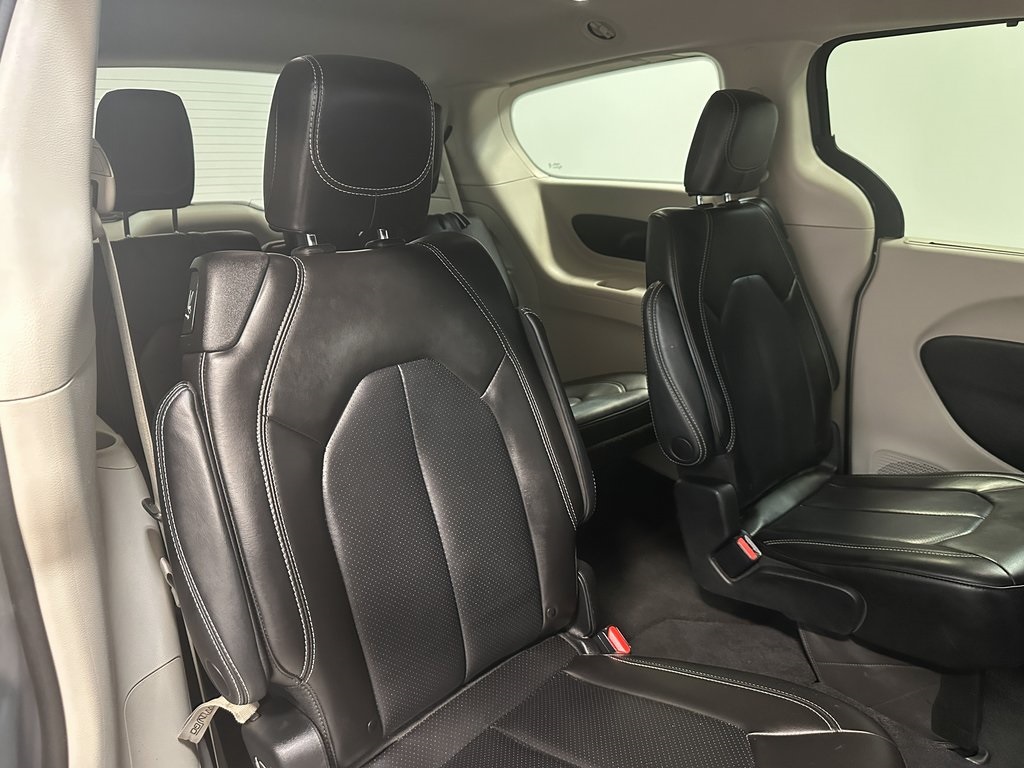 2023 Chrysler Pacifica Touring L photo 14