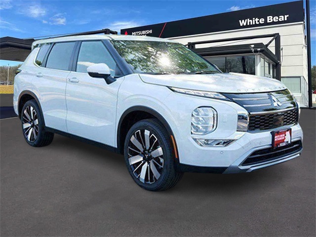 2025 Mitsubishi Outlander SE's photo