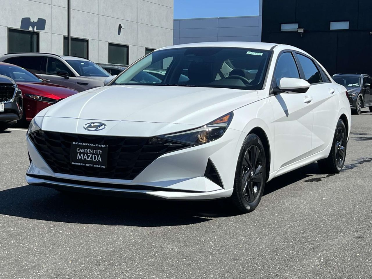 2022 Hyundai Elantra SEL photo 2