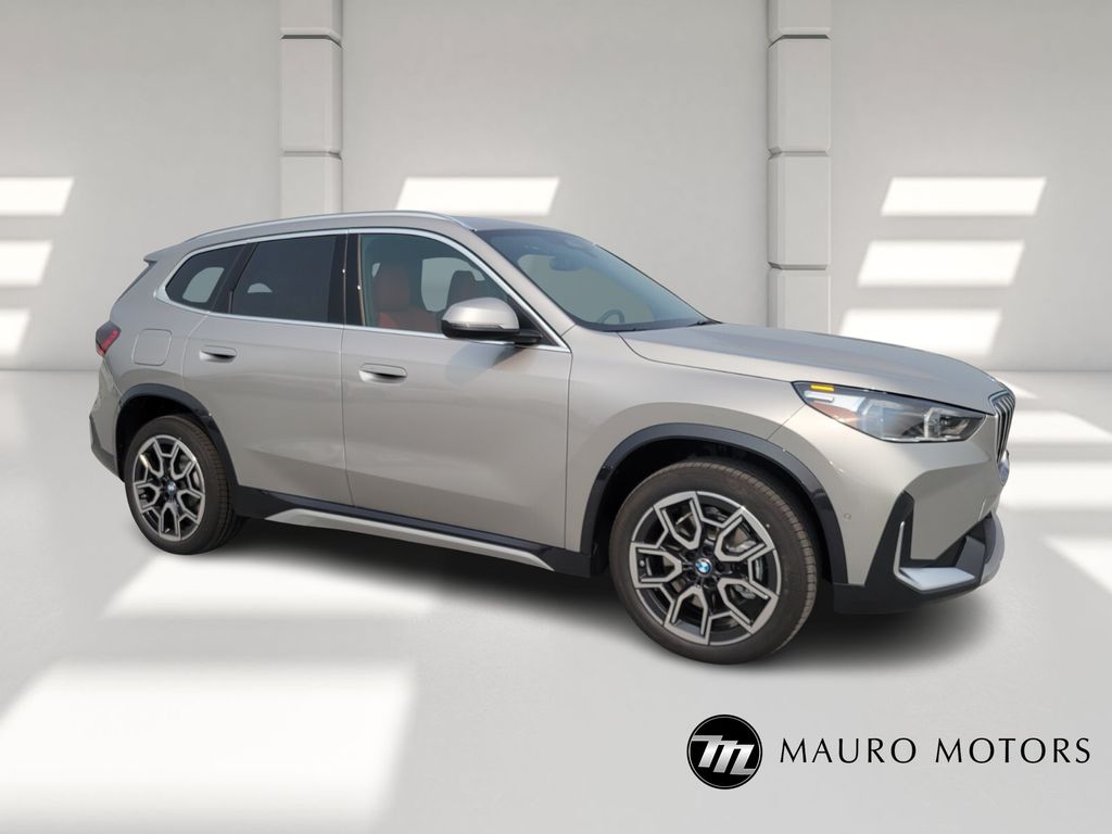 2025 BMW X1 28i's photo