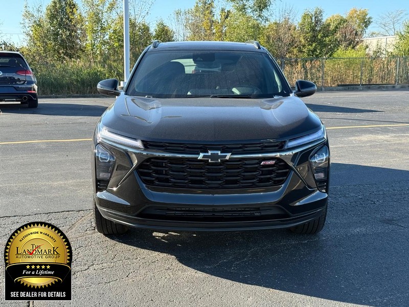 2024 Chevrolet Trax photo 2