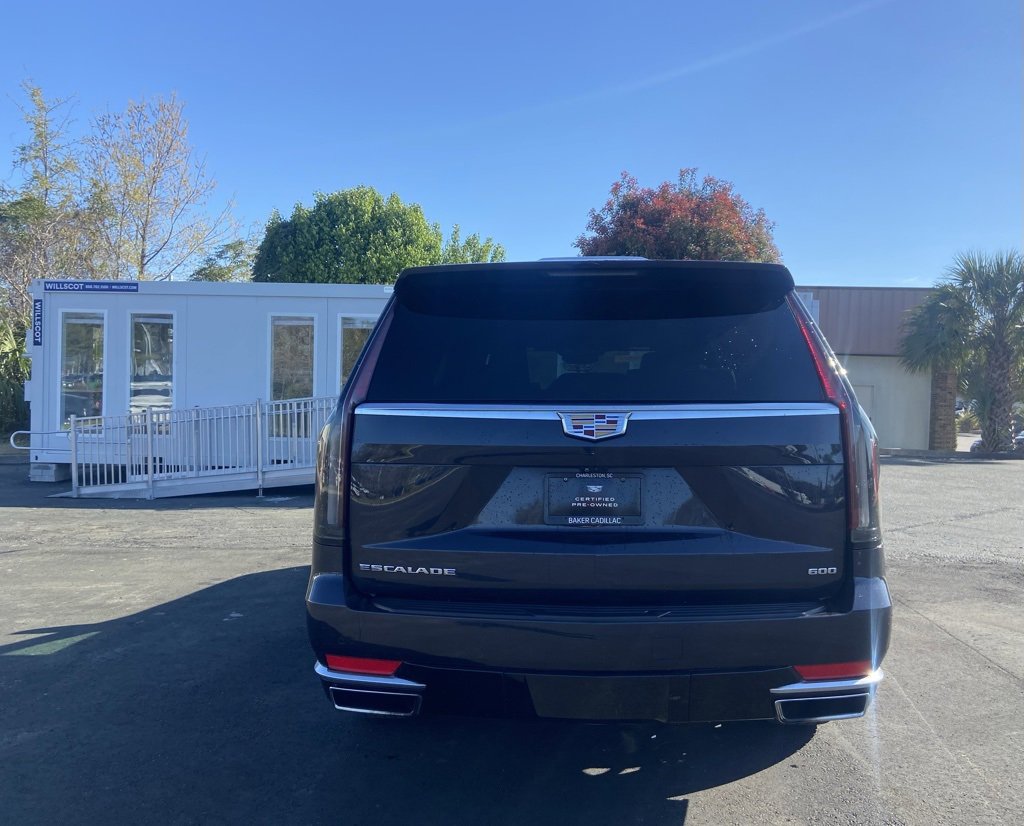 2023 Cadillac Escalade Premium Luxury photo 3