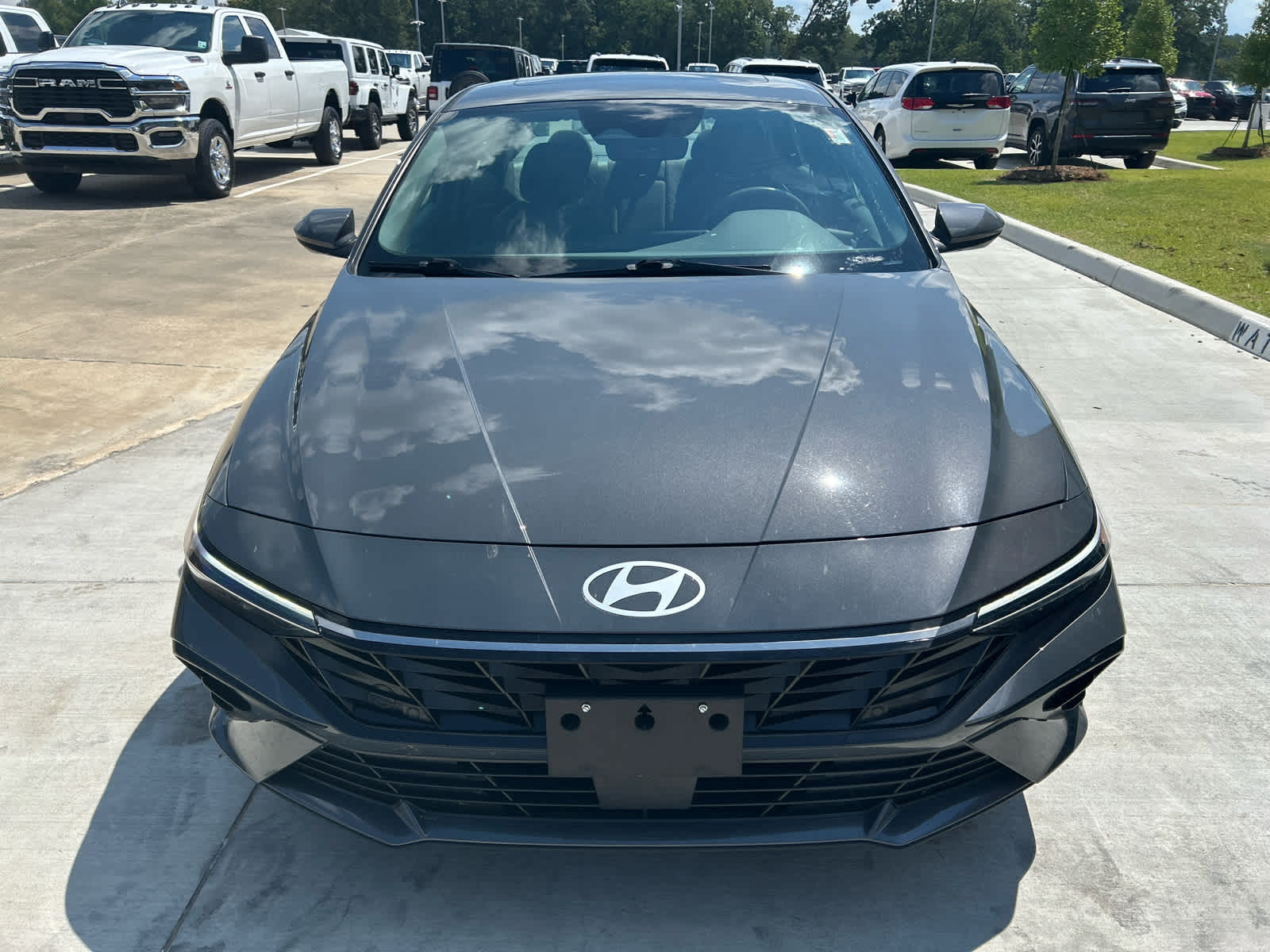 2025 Hyundai Elantra SEL Convenience photo 3