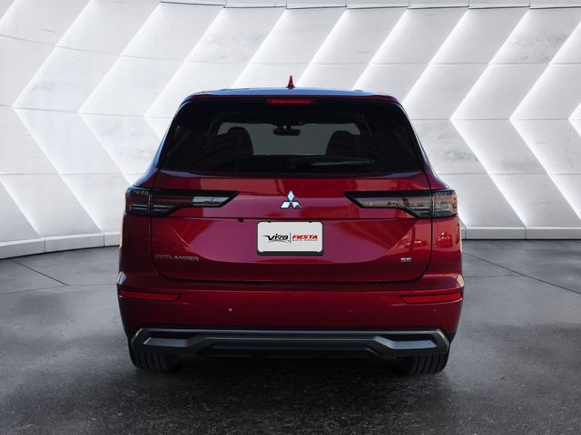 2025 Mitsubishi Outlander SE photo 5