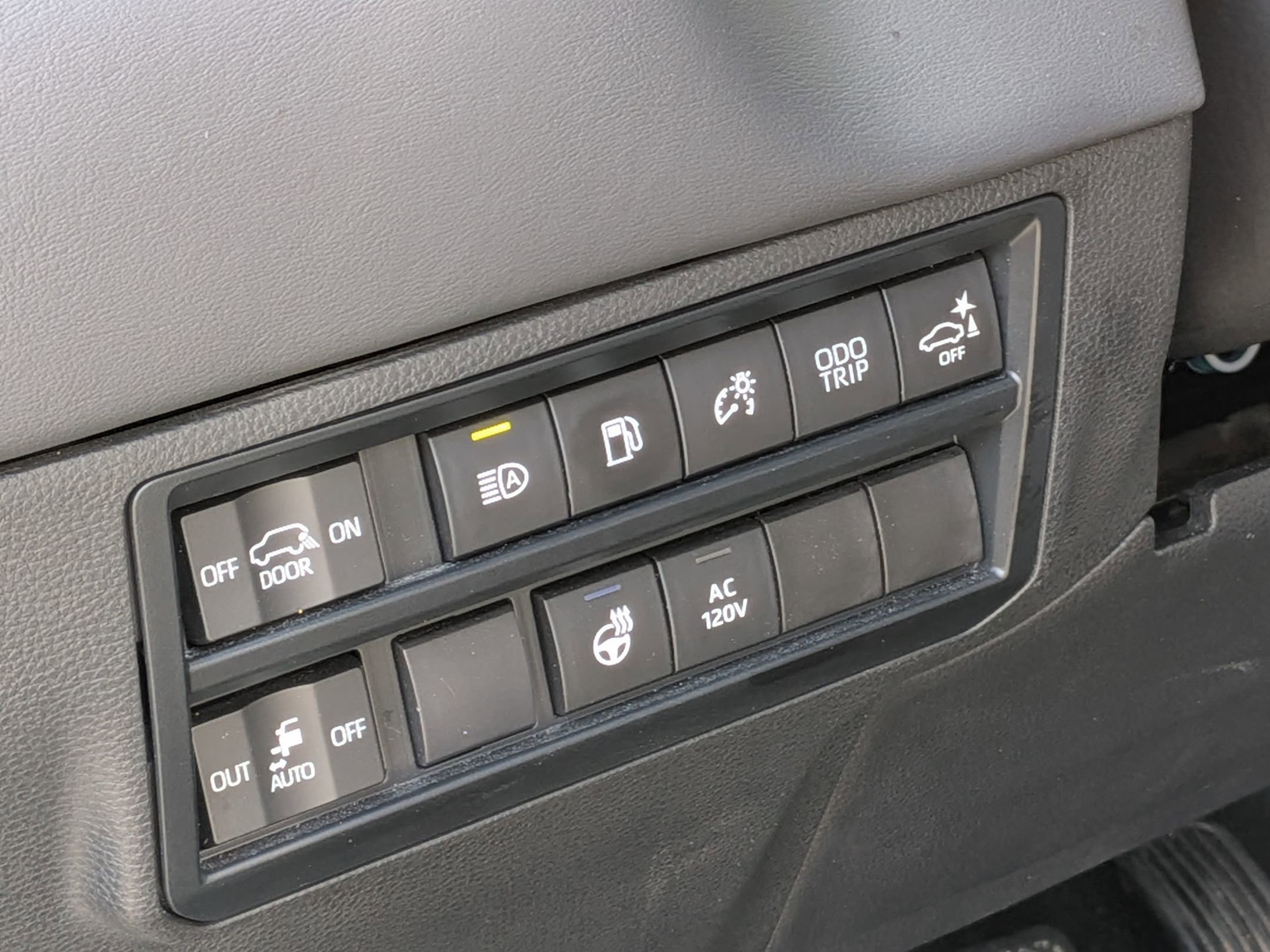 2023 Toyota Sequoia Platinum photo 18