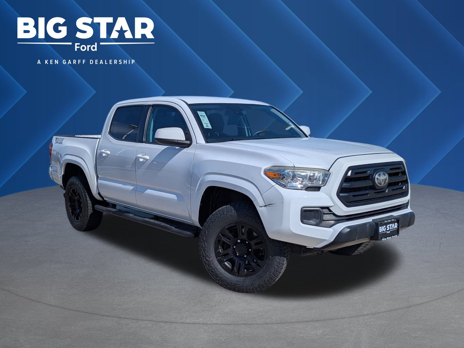 2019 Toyota Tacoma SR's photo