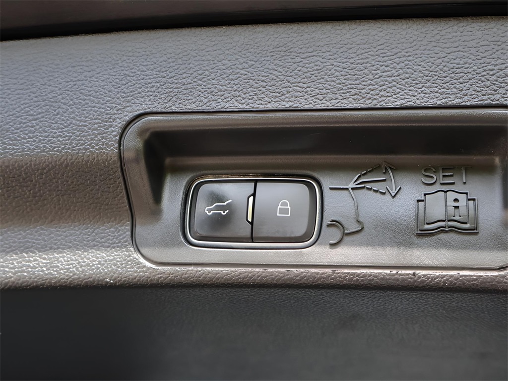 2020 Ford Explorer ST photo 18