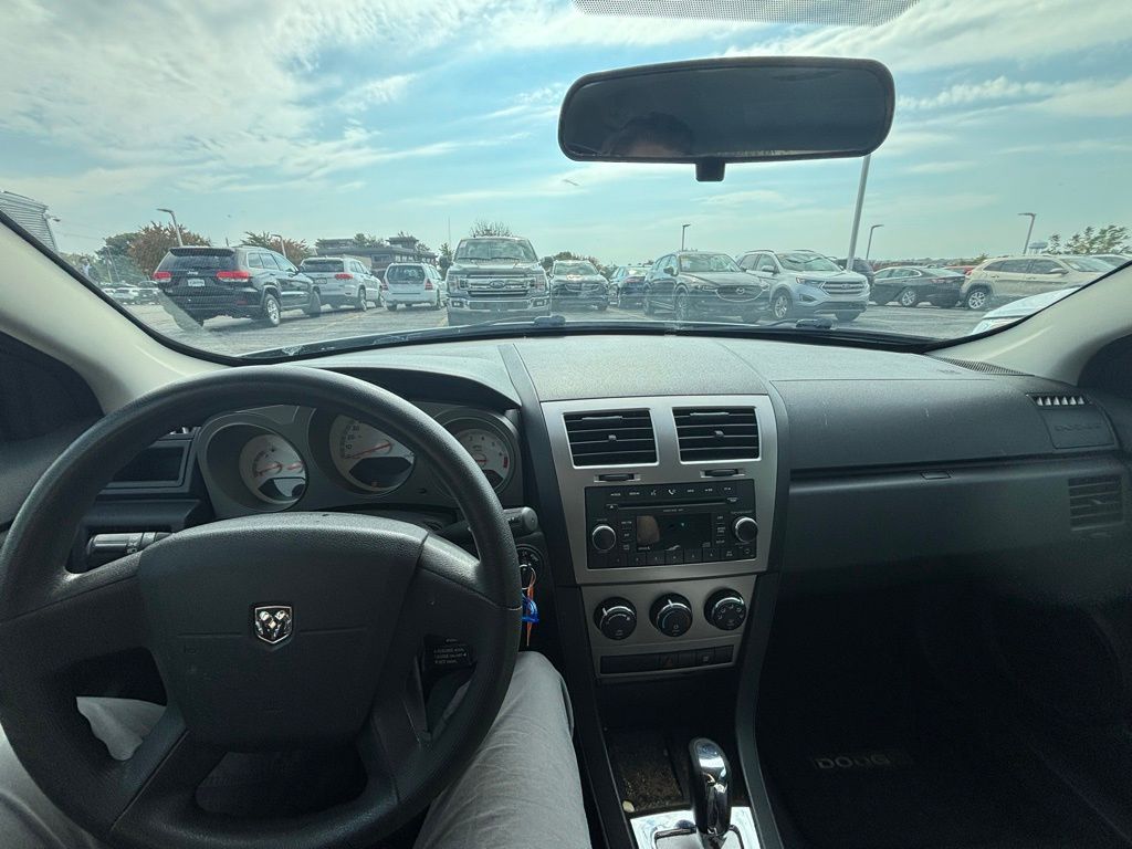2009 Dodge Avenger SE photo 4