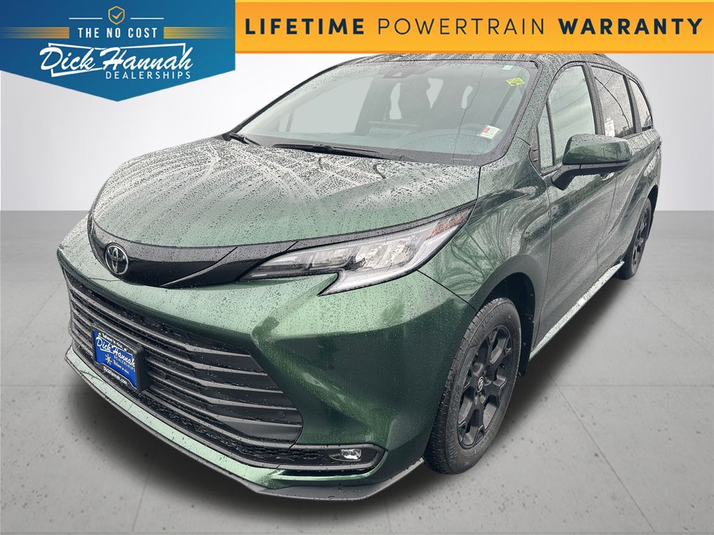 2026 Toyota Sienna Woodland Edition's photo