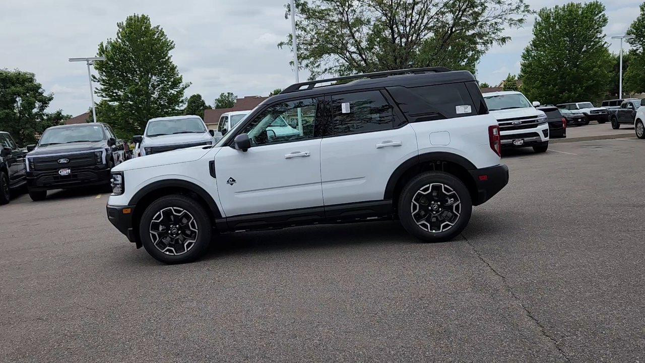 2025 Ford Bronco Sport Outer Banks photo 2