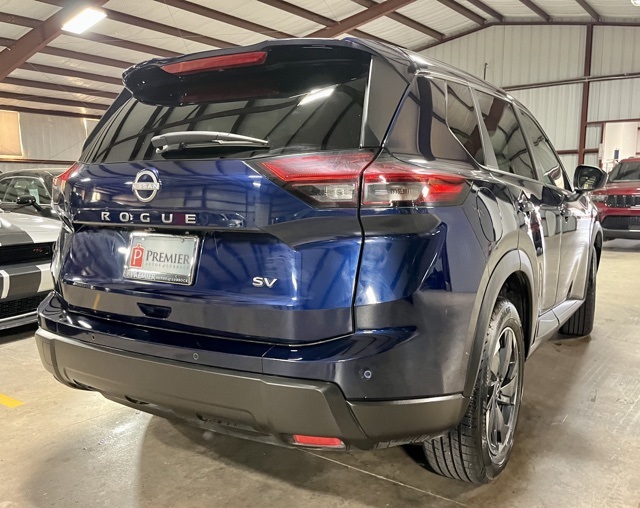 2024 Nissan Rogue SV photo 2