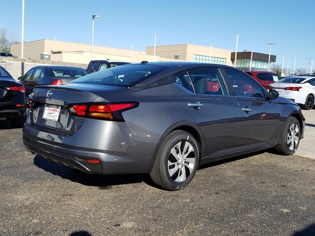 2025 Nissan Altima S photo 7