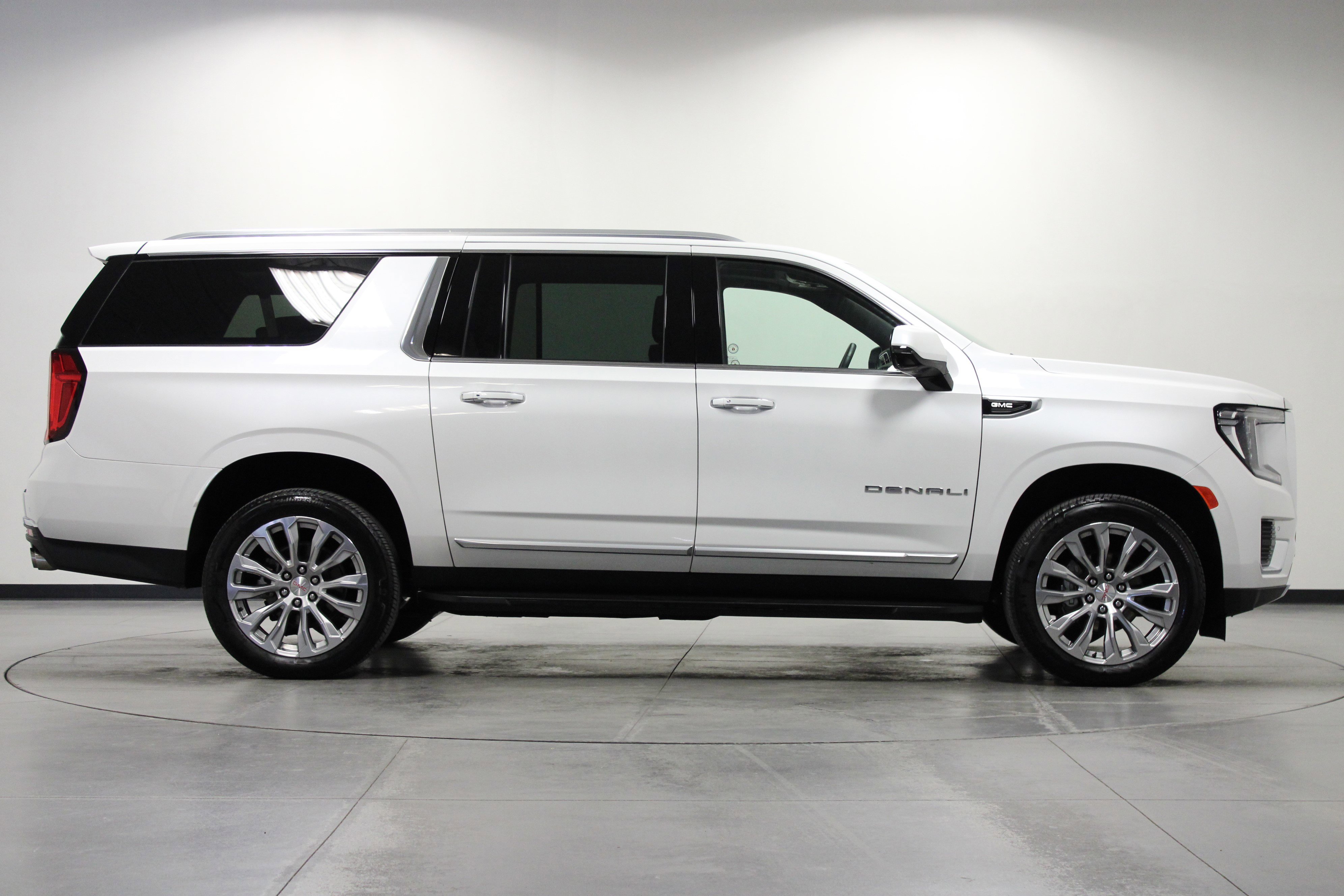 2024 Gmc Yukon XL Denali photo 2