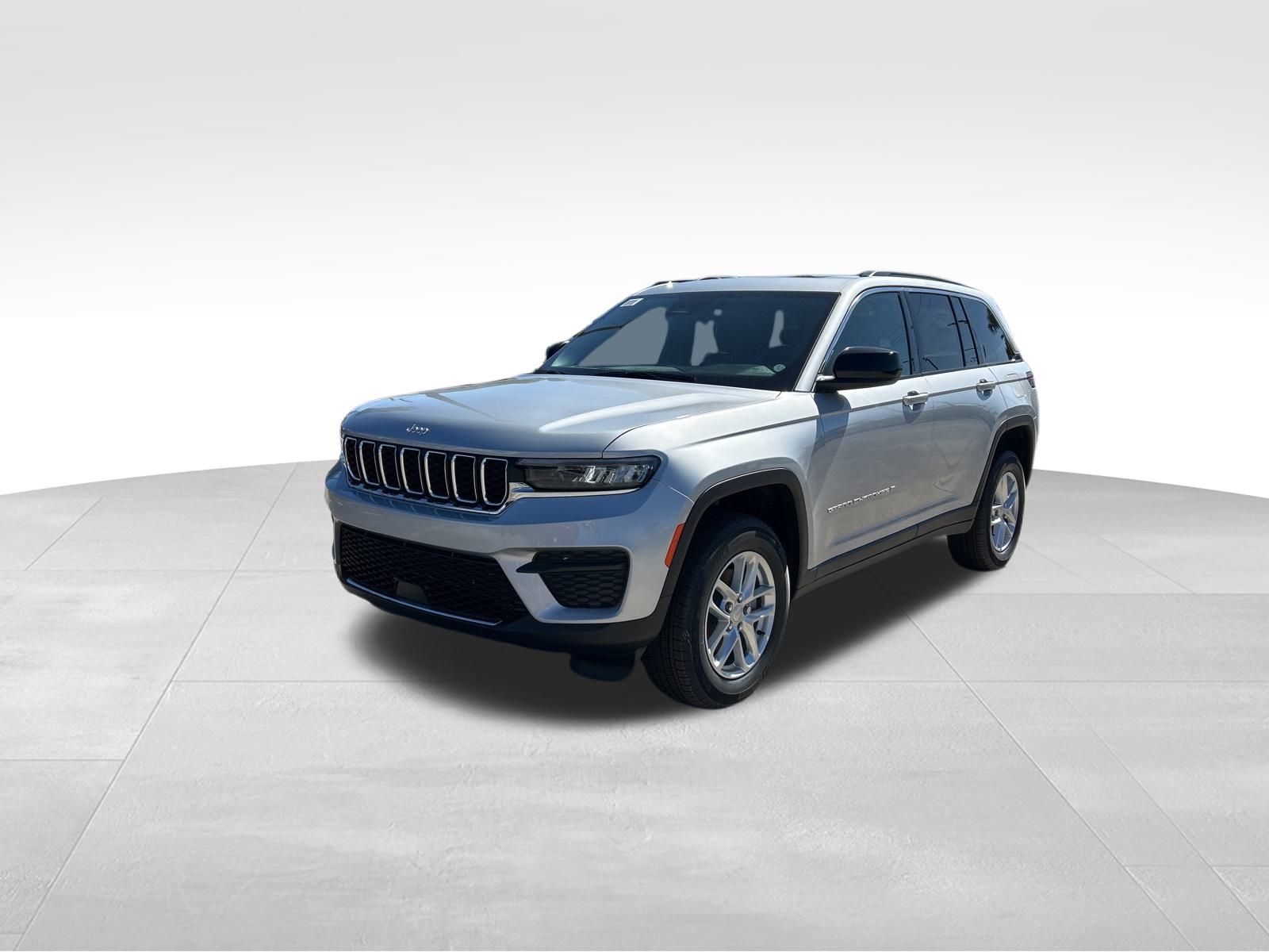 2025 Jeep Grand Cherokee Laredo photo 2