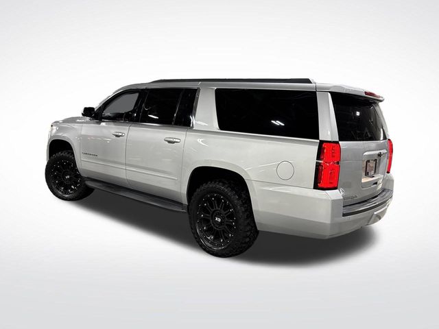2017 Chevrolet Suburban LT photo 3