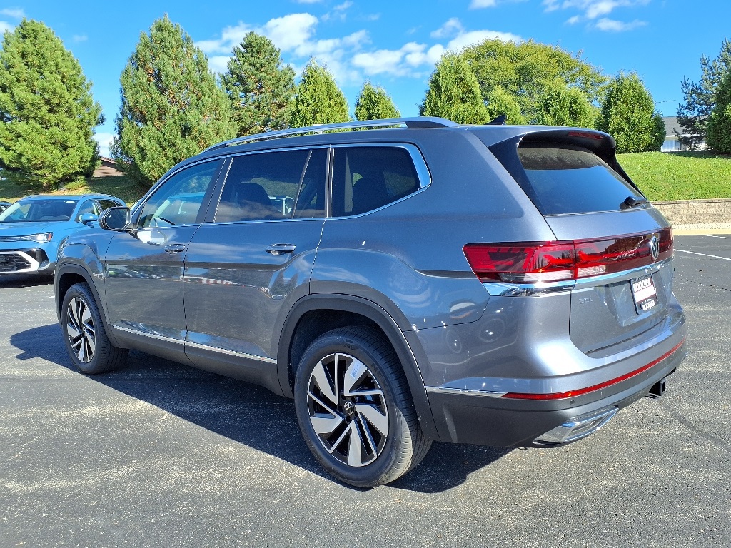 2025 Volkswagen Atlas SEL photo 4