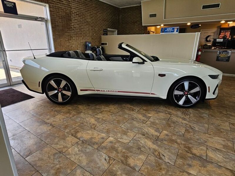 2025 Ford Mustang GT Premium Convertible photo 10